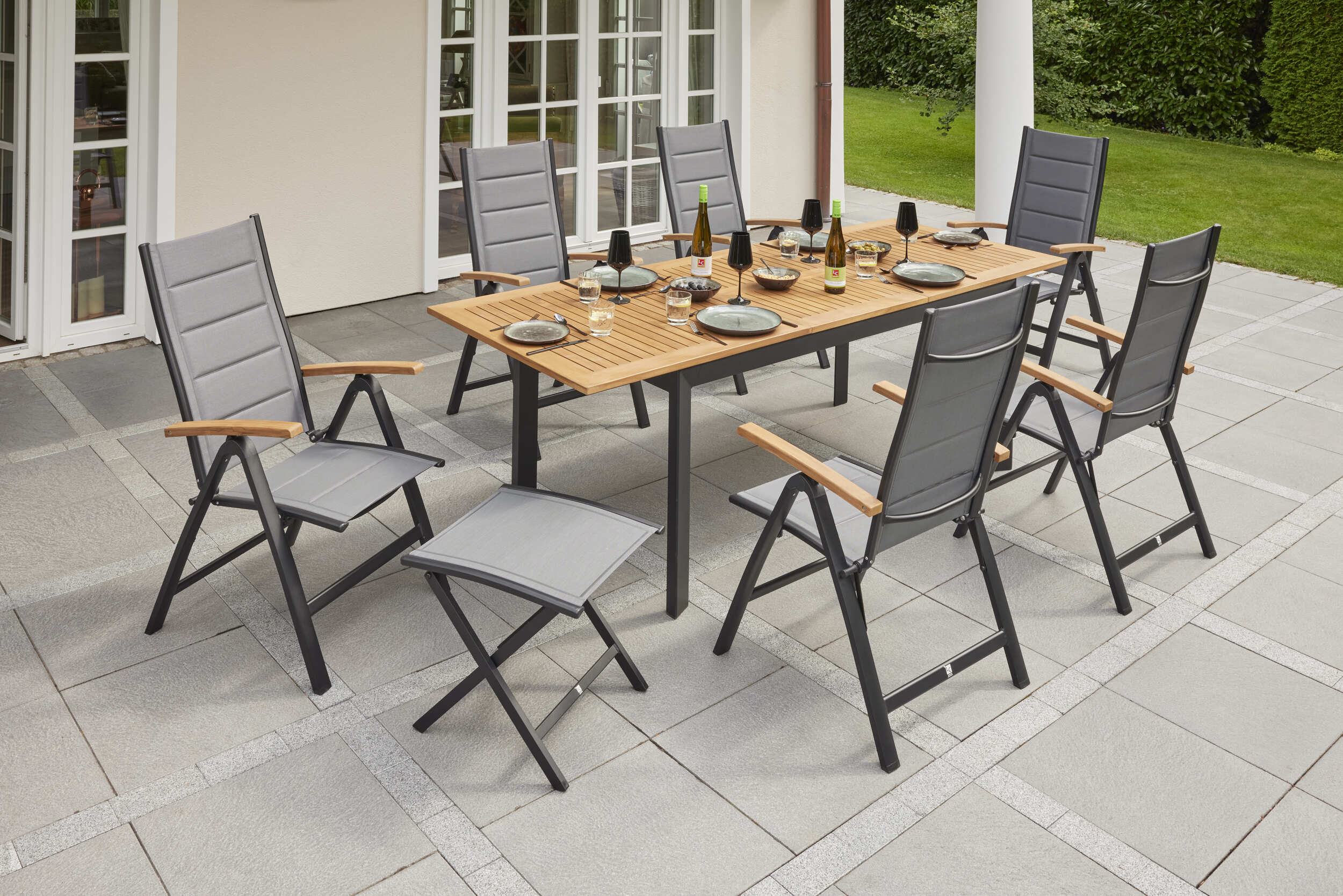 LC Garden »Unicamo« Klappsessel Dining Textilen Gartenstuhl mit Teak Armlehne schwarz matt