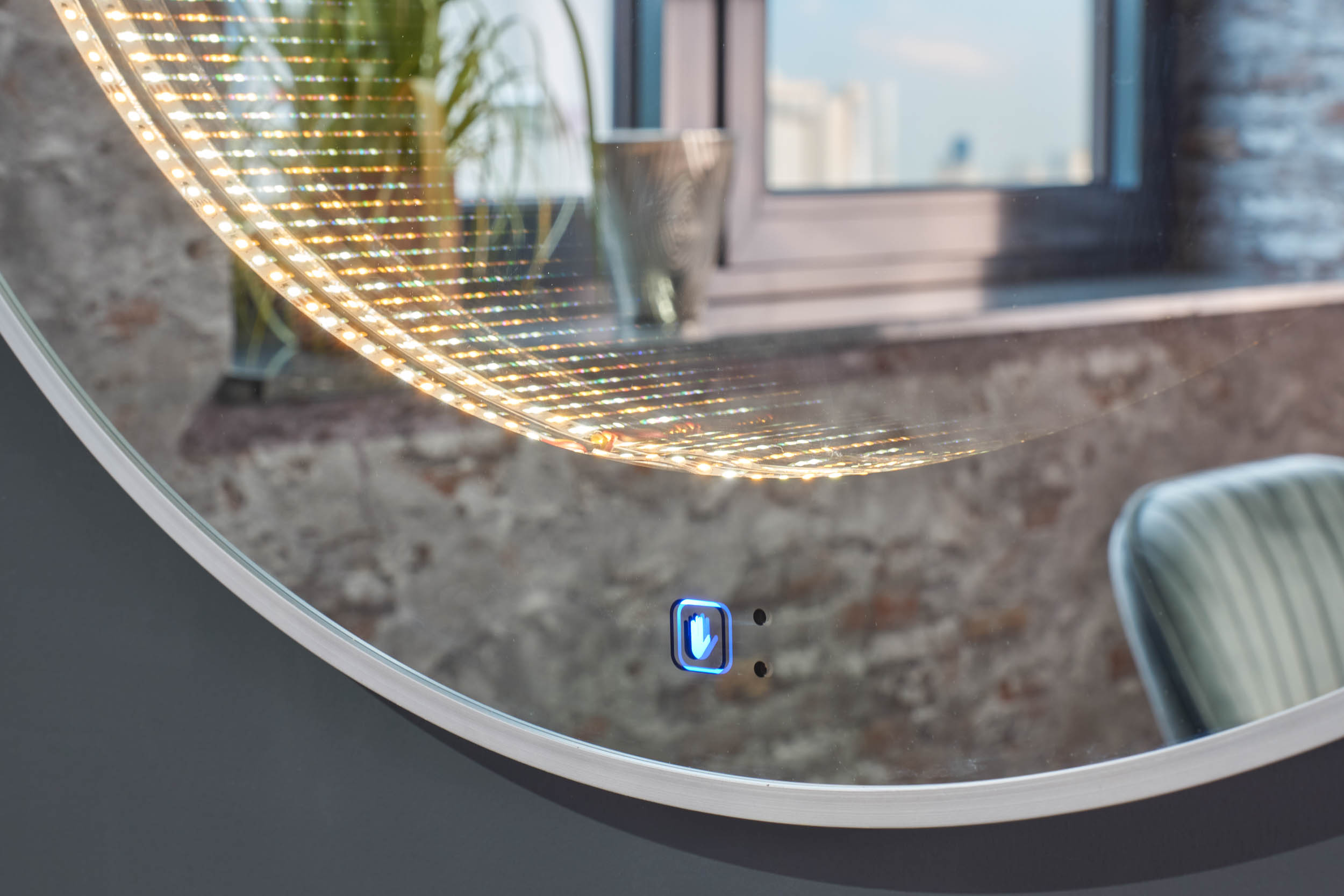 LC Home Infinity Wandspiegel silber Ø80cm Schminkspiegel mit LED-Beleuchtung Flurspiegel Badezimmerspiegel Aluminiumrahmen Unendlichkeitsspiegel