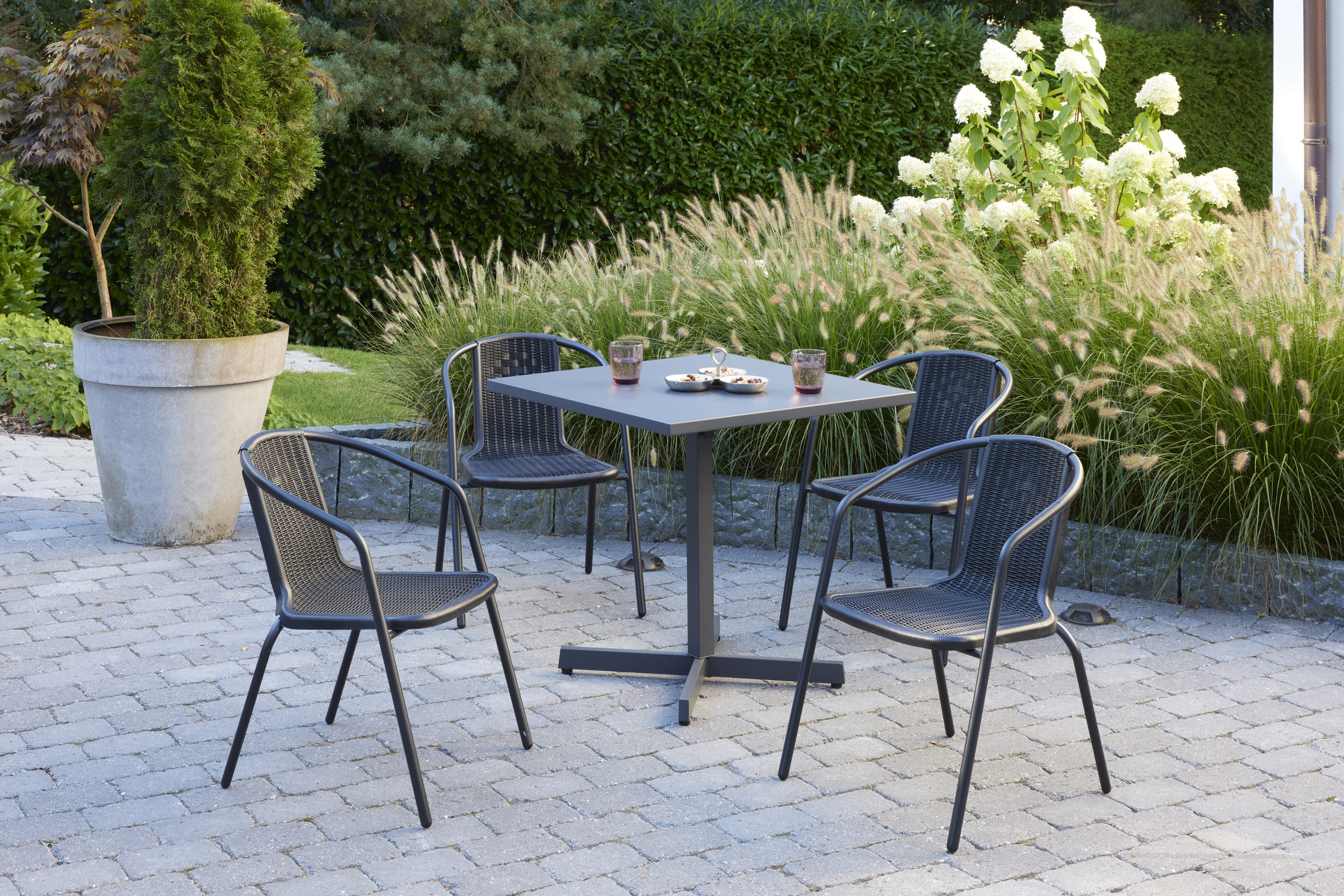 LC Garden »Garvista« 2er Set  Stapelstuhl Gartenstuhl Bistrostuhl schwarz